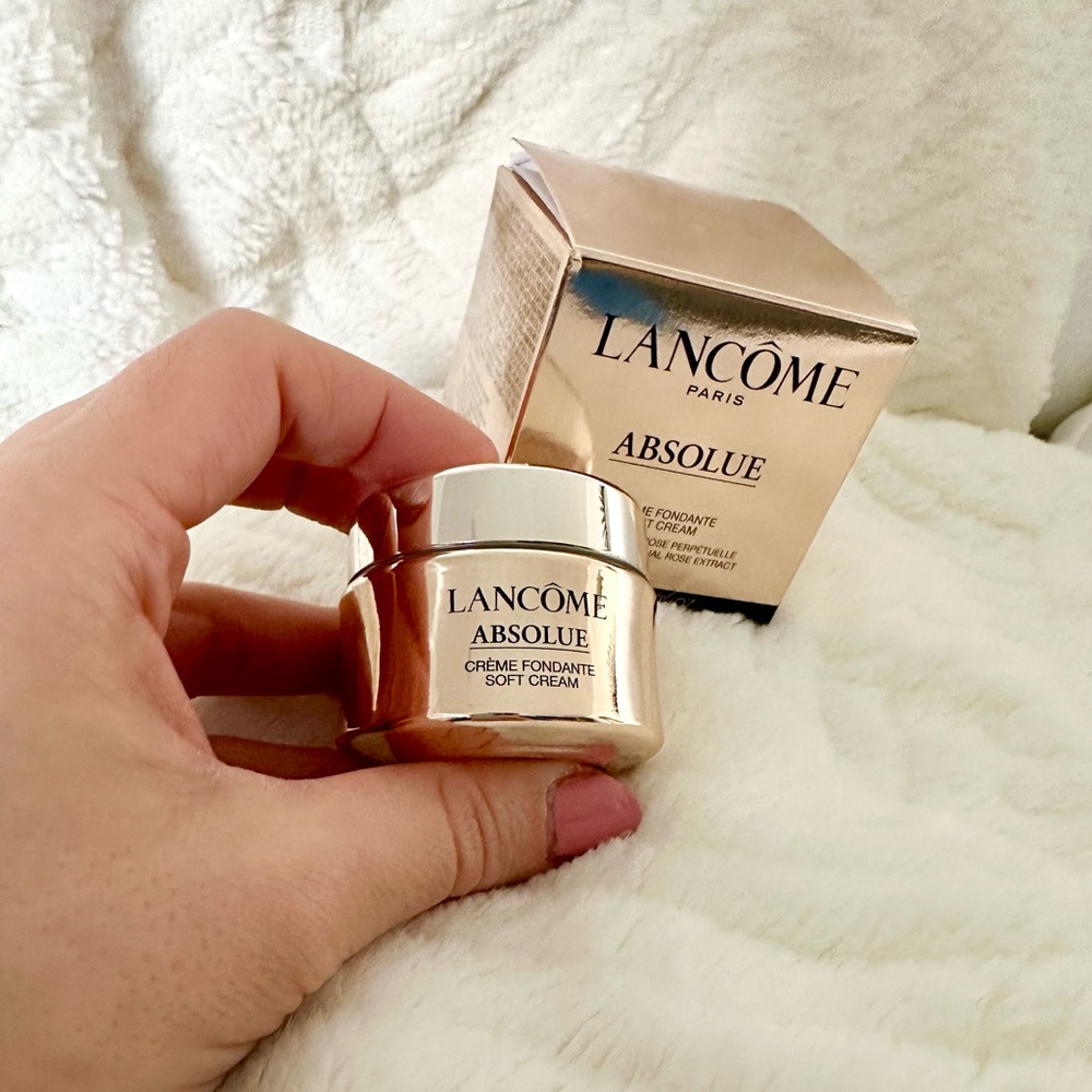Lancôme. Absolute Revitalizing & Brightening Soft Cream Facial Moisturizer 15ml